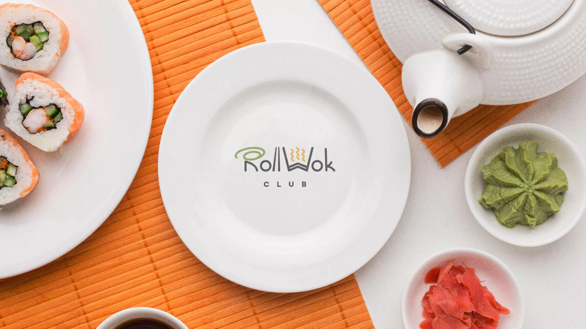 Разработка логотипа и фирменного стиля суши-бара «Roll Wok Club» в Сурске